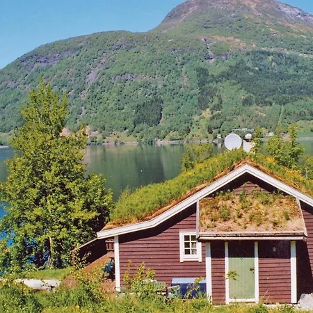 3 Bedroom Cozy In Skei I Jolster *